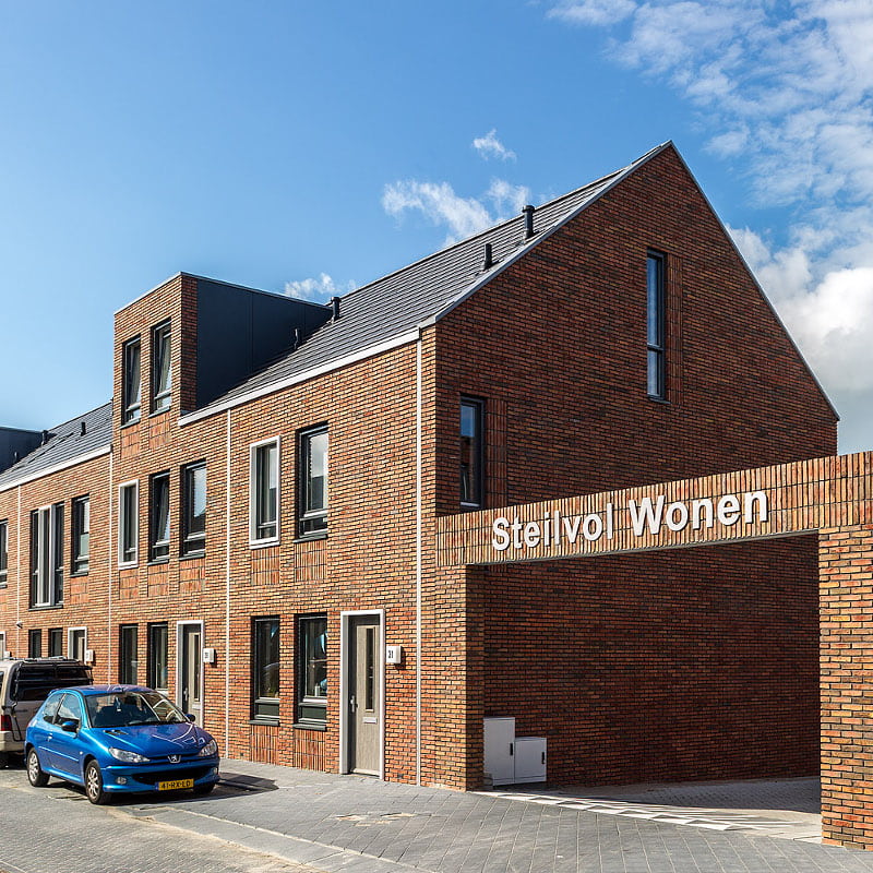 Het project ‘Steilvol wonen’ bestaat uit 41 unieke woningen in het nieuwe deelgebied Hoge Weide Leidsche Rijn te Utrecht.